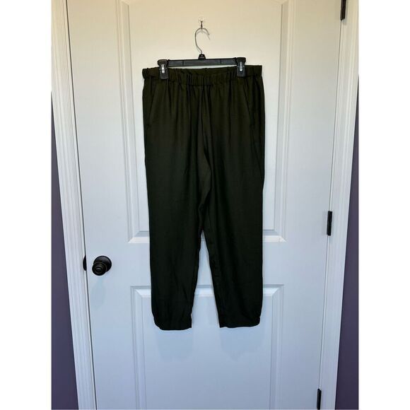 NWT BCBGeneration Cypress Green Lightweight Joggers Size Large - Picture 1 of 9